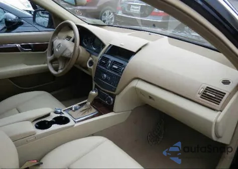 2008 Mercedes-Benz C300 z USA, uszkodzony, nr VIN WDDGF54X48R014448